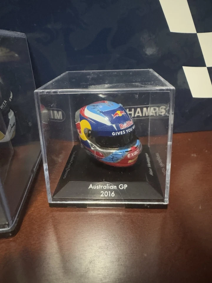 Casco Max Verstappen edición especial Toro Rosso 1/8 Spark Australia 2016 Foto 2 de 4