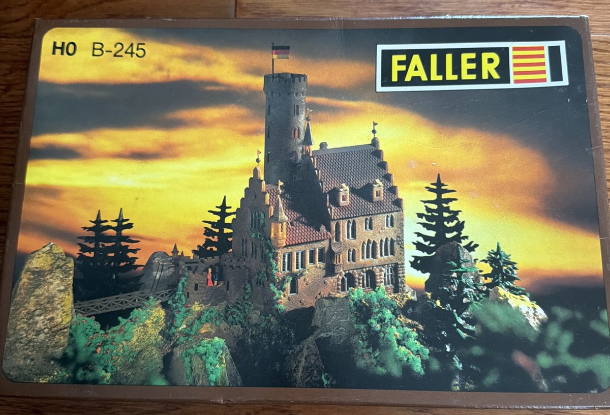 シェーンブリック城(Faller HO B355) Faller B-245 Lichtenstein Castle H0/HO Open Box Unbuilt Complete