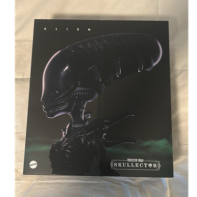 Mattel Monster High Skullector Alien Doll Aliens Collectible Figure
