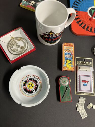 Vintage Las Vegas Souvenir's Mixed Lot Gambling Items Chips Miniature Frame More - Picture 4 of 15