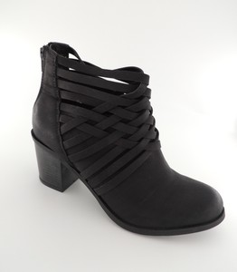 american rag varya ankle booties