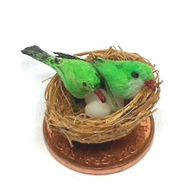 Puppenhaus zwei Vögel und ein Nest mit Eiern Maßstab 1:12 Haustier Miniatur 6 Tumdee