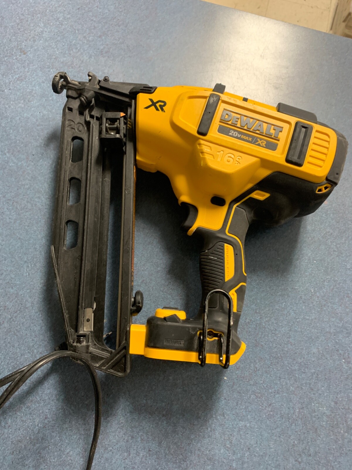 DEWALT DCN660B 20V 16 GA Nail Gun (Tool & Charger Only) MINT