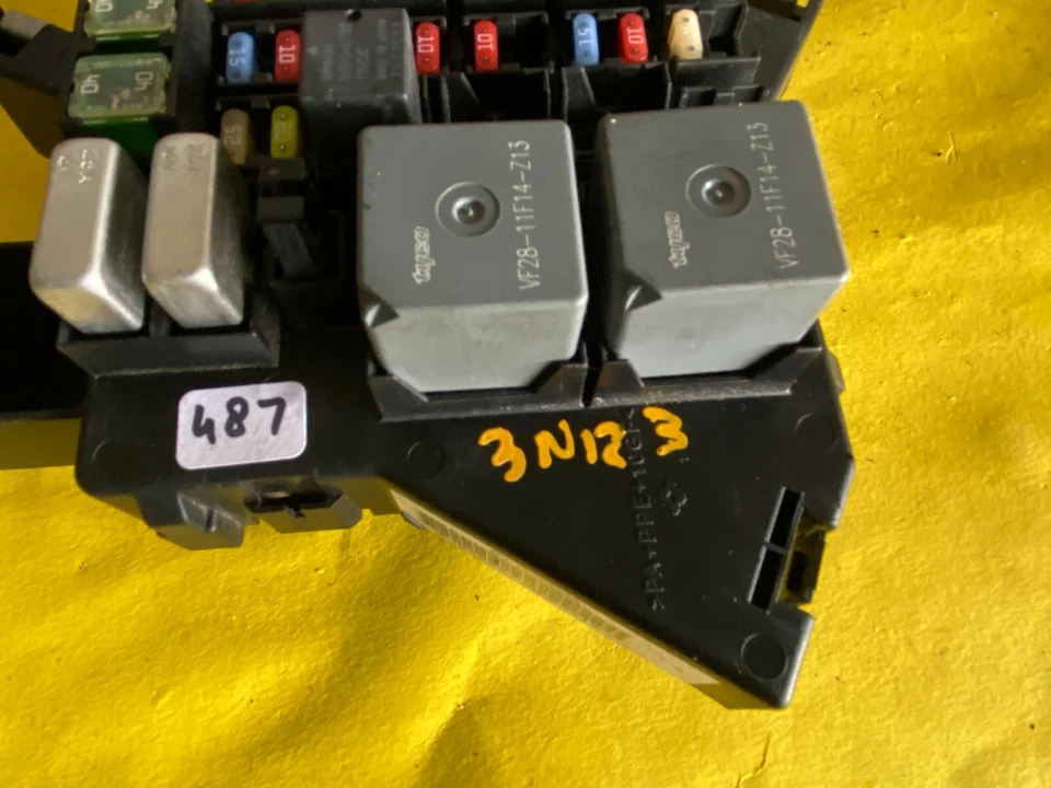 Chevrolet Uplander LS 2005-2009 caja de relé de fusibles OEM 15209933 Foto 2 de 4