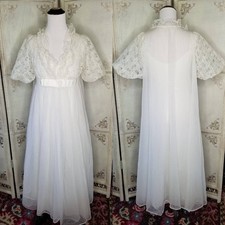 1960s White Lace Bridal Robe and Nightgown Balloon Sleeve Robe