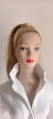 Elegante Tyler de la Robert Tonner Tyler Collection-Signature Style AR Blonde