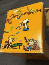 NINTENDO GAME & WATCH TABLETOP SNOOPY WITH BOX , MANUAL & AN OLD WARRANTY CARD