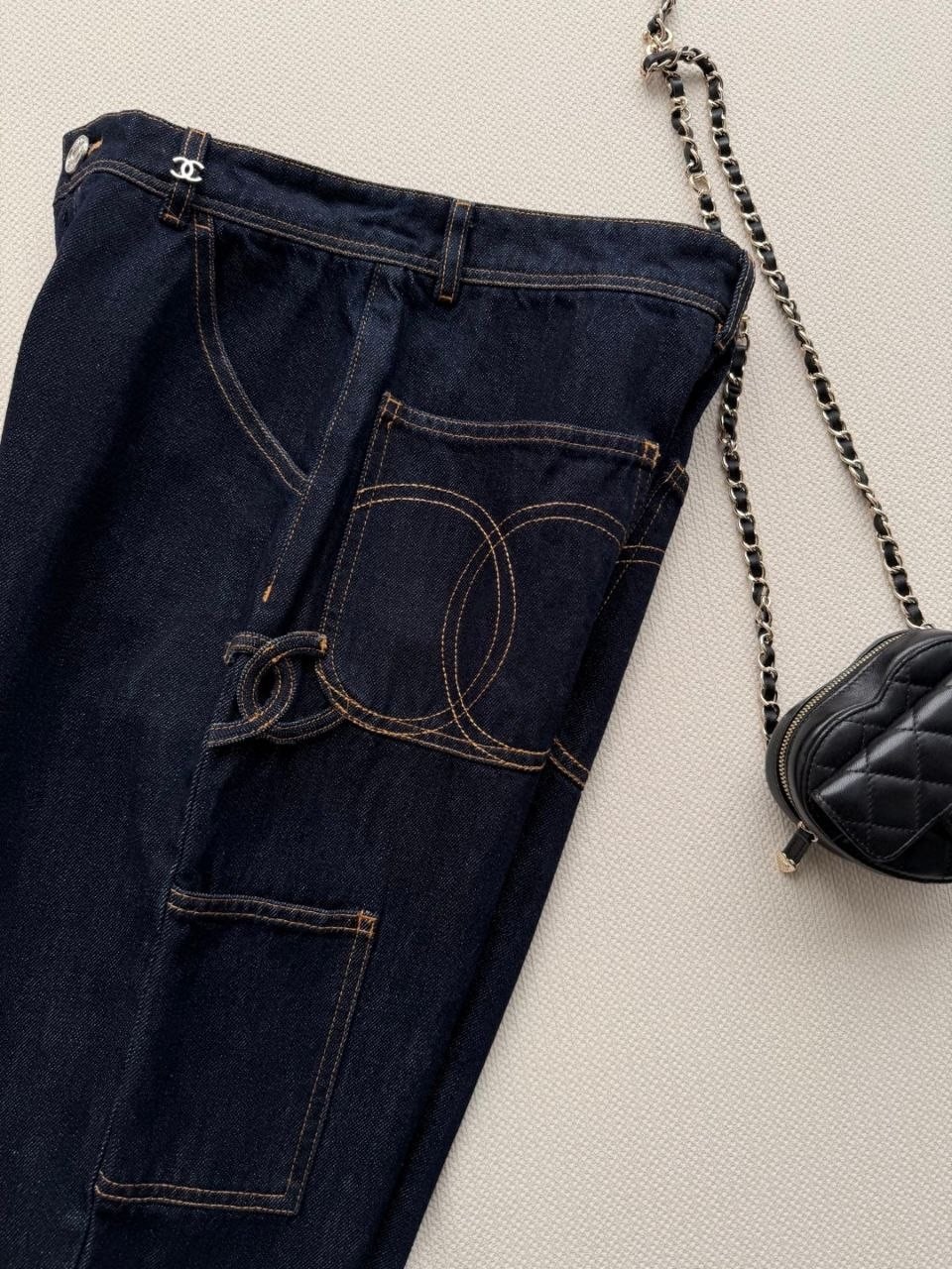 ss2026 Chanel deep blue jeans fr 36 xs/s NEW sold out model image 3