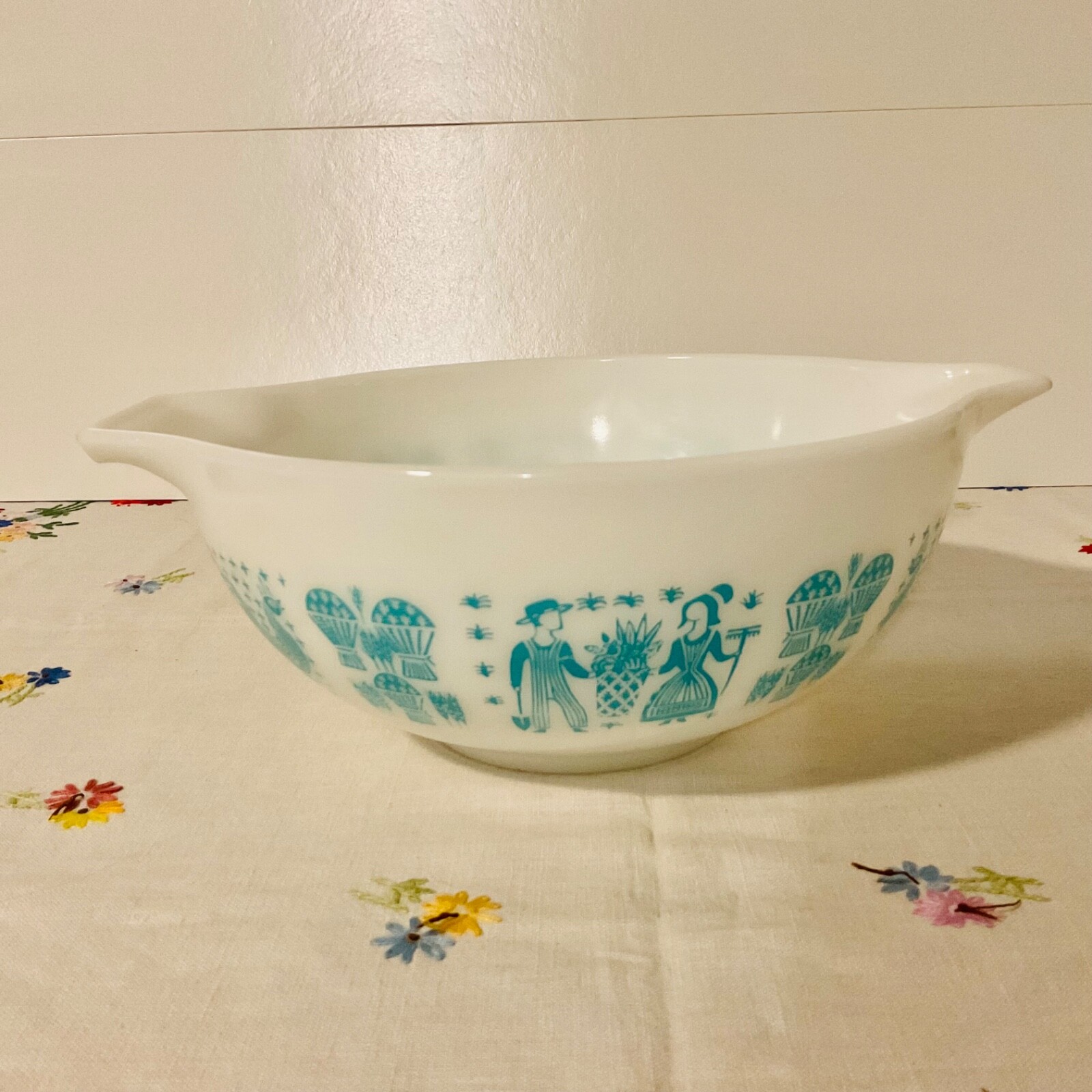 Pyrex Cinderella Turquoise Reverse Amish Butterprint Mixing Bowl 443 2-1/2 Qt