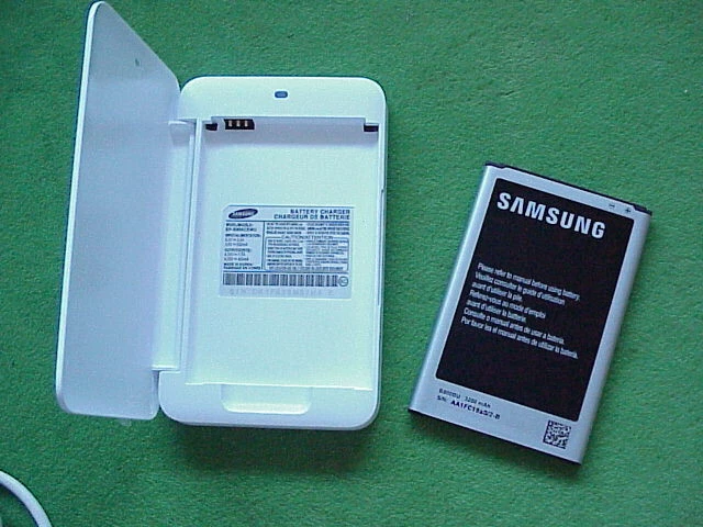 OEM Samsung External Battery Dock Charger EP-B800CEWU White W/Battery & Cable - Image 2 of 3