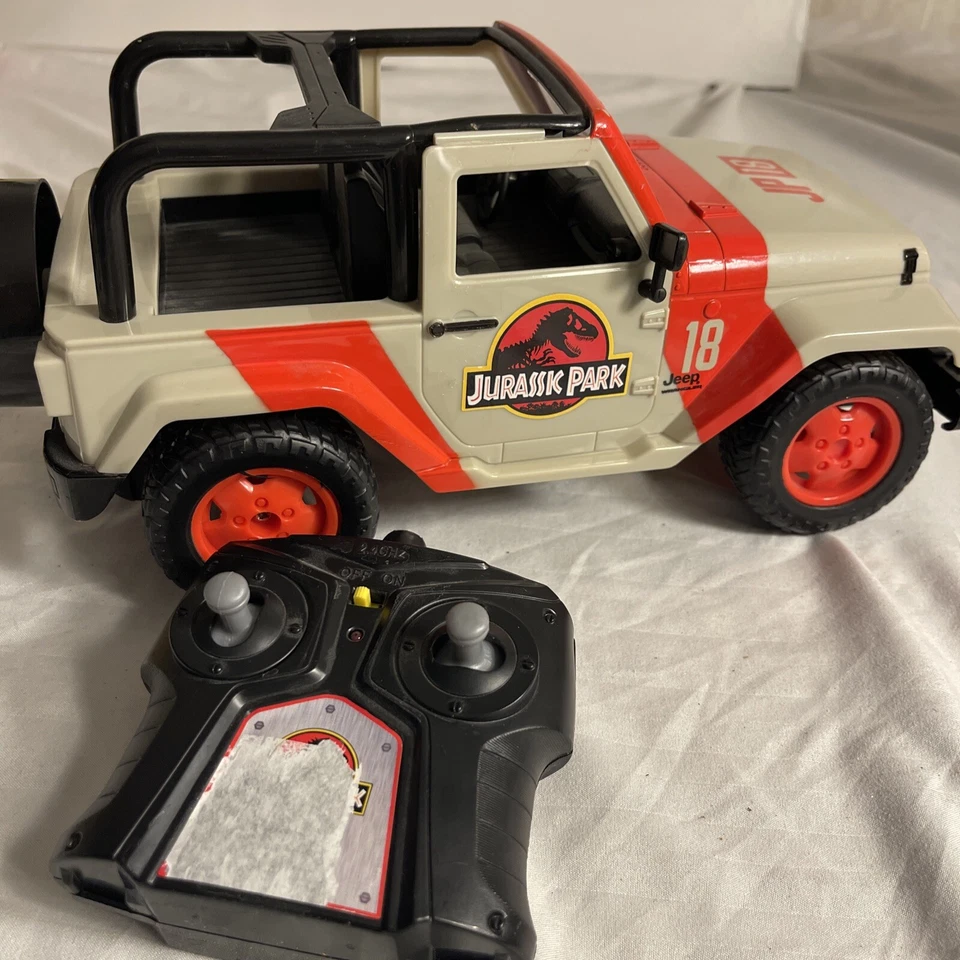 Jurassic Park  Jeep Wrangler Remote Control Car Jurassic World 1:16 RC JP18 2014 - Image 2 of 4