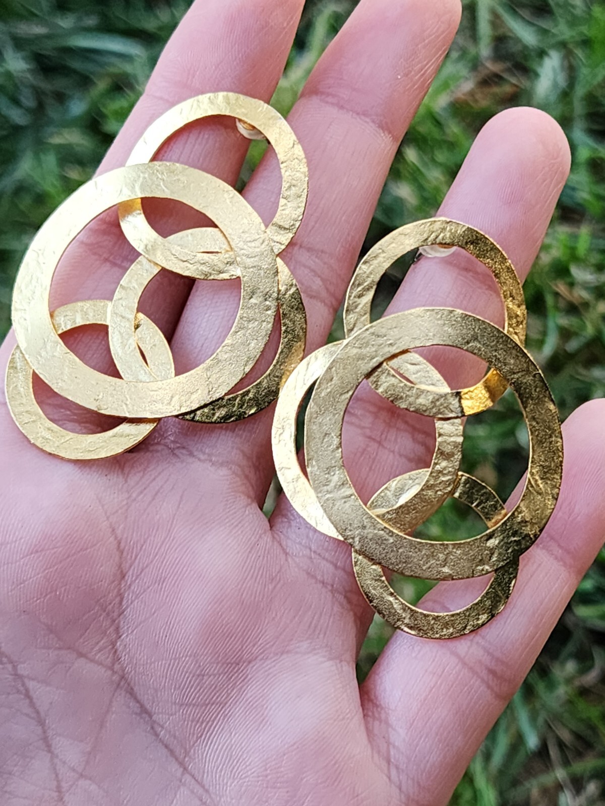 Pierced Earrings Gold tone Interlocking Circle Te… - image 3