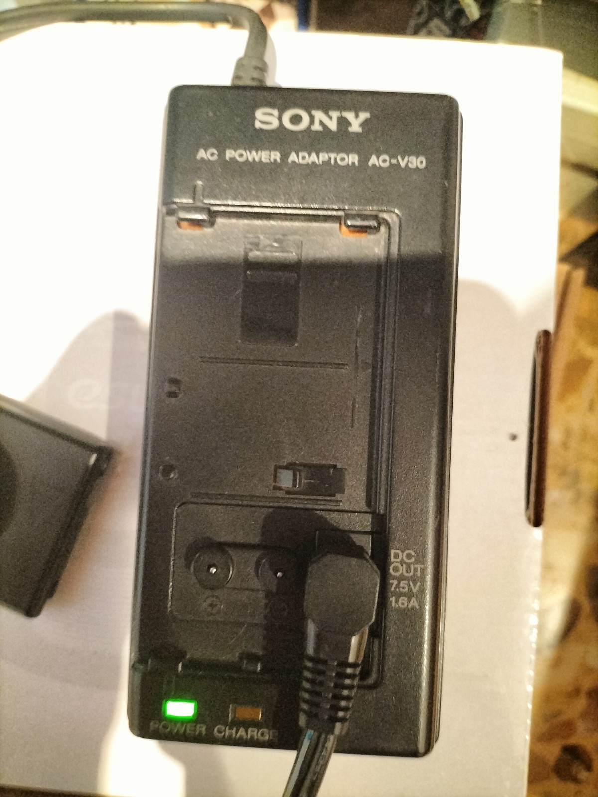Alimentatore Caricabatterie  SONY AC-V30 per Videocamera - DA TESTARE