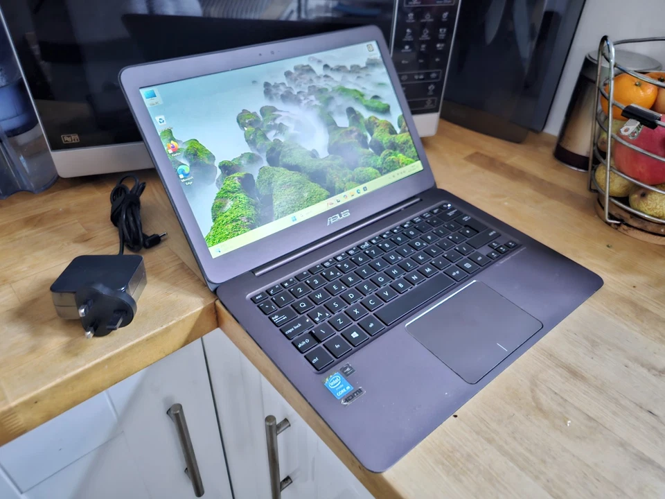 Asus Zenbook UX305F Intel Core M 256GB SSD 8GB DDR4 Win 11 Webcam 13.3" Laptop - Image 3 of 4