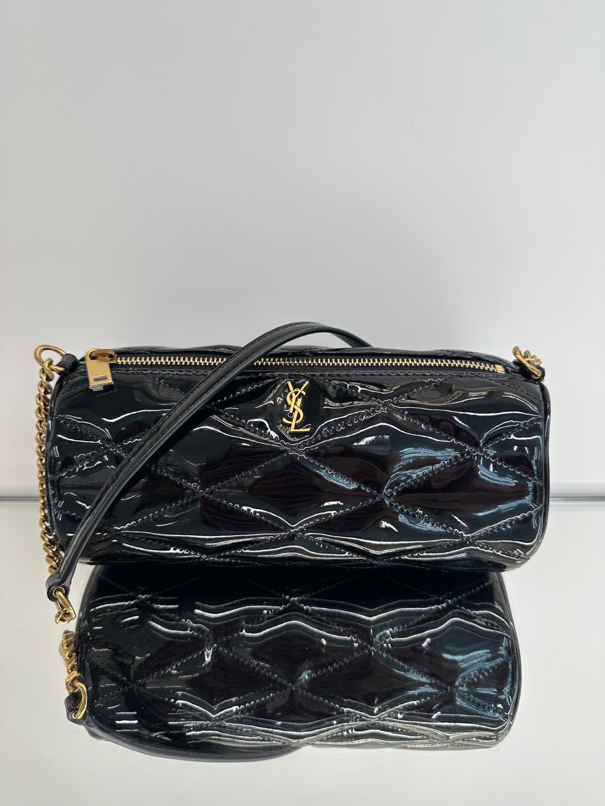 SAINT LAURENT Saint Lauren TUBE BAG SADE vernice nera direttamente da outlet italiano