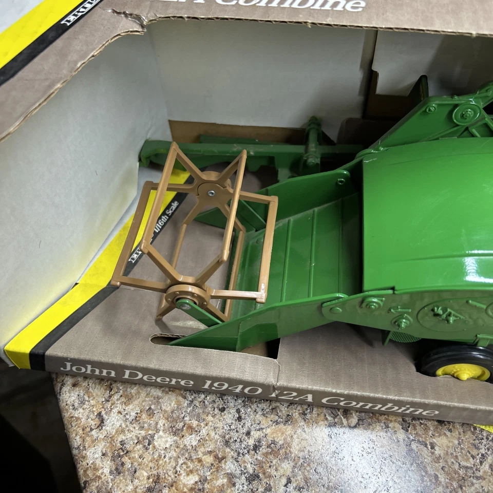 Vintage Ertl pressed steel John Deere 1940 12A combine 1/16 🔥🔥 - Image 3 of 4