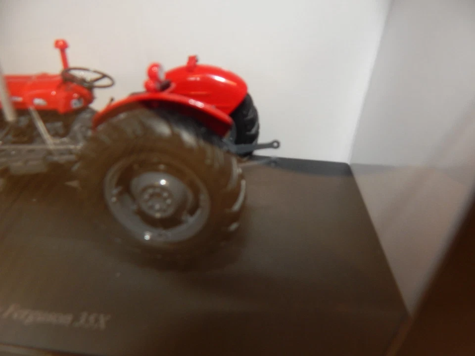 TRATTORE UNIVERSALE HOBBY MASSEY FERGUSON 35X UH2701 NUOVO CON SCATOLA 1:32 - Immagine 4 di 4