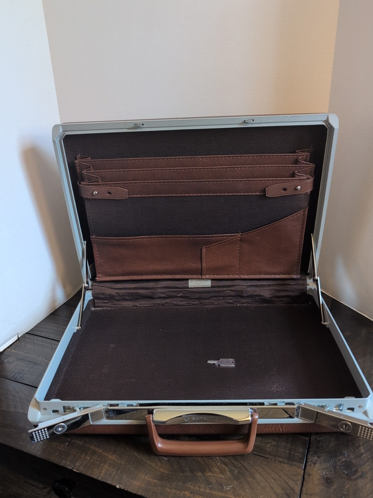 Vintage Samsonite Survivor Classic IV Brown Hard Shell Attache Brief Case-No Key