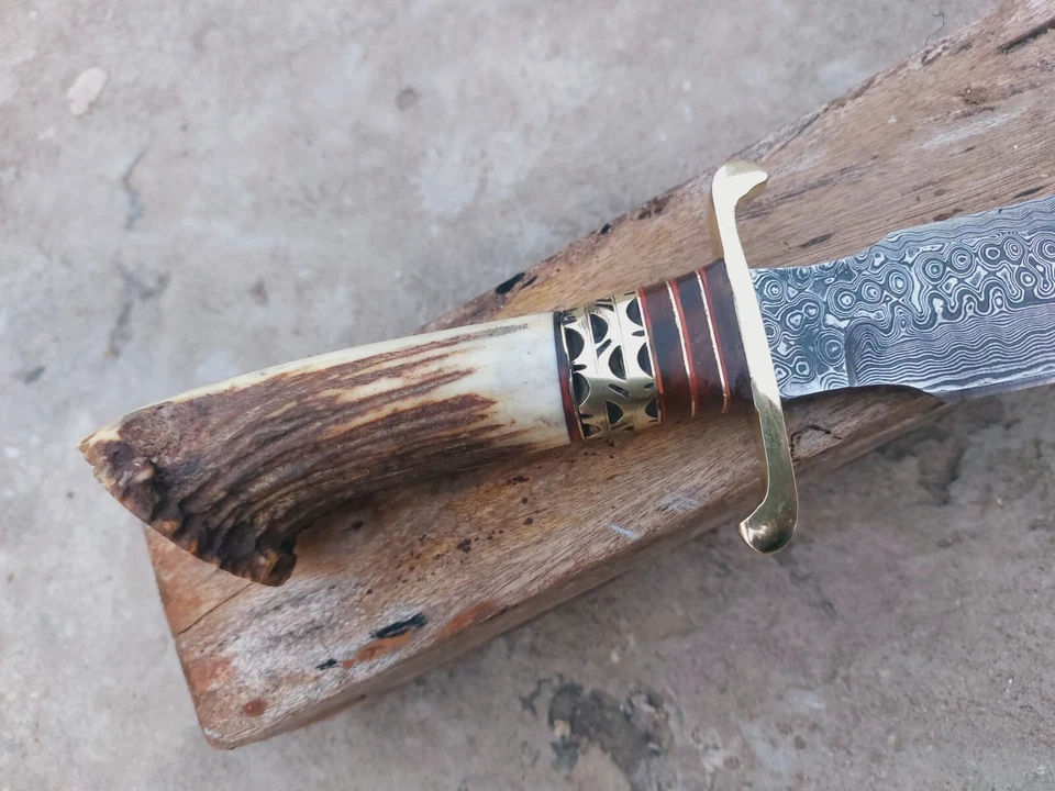 Cuchillo de caza hecho a mano personalizado R#1-8 Damasco acero cuerno de ciervo mango Bowie Foto 4 de 4