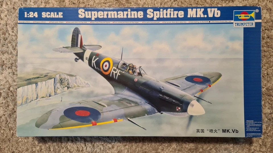 1:24 Trumpeter02403 Spitfire Mk. 5b mit 3 Ftguren + eduard 23005 Seatbelts 1:24