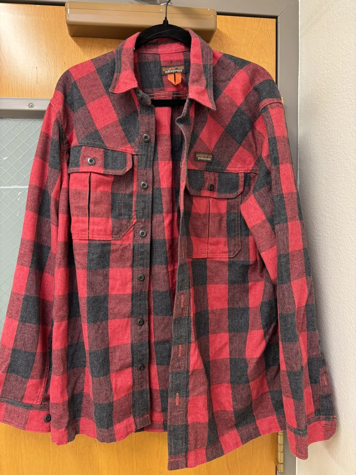 Patagonia Shirt Mens Large Plaid Farrier's Work Hemp Blend Button Up Red Black
Opens in a new window