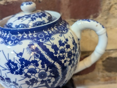 Asian Blue White Floral Ceramic Vintage Handled Teapot - Picture 4 of 8