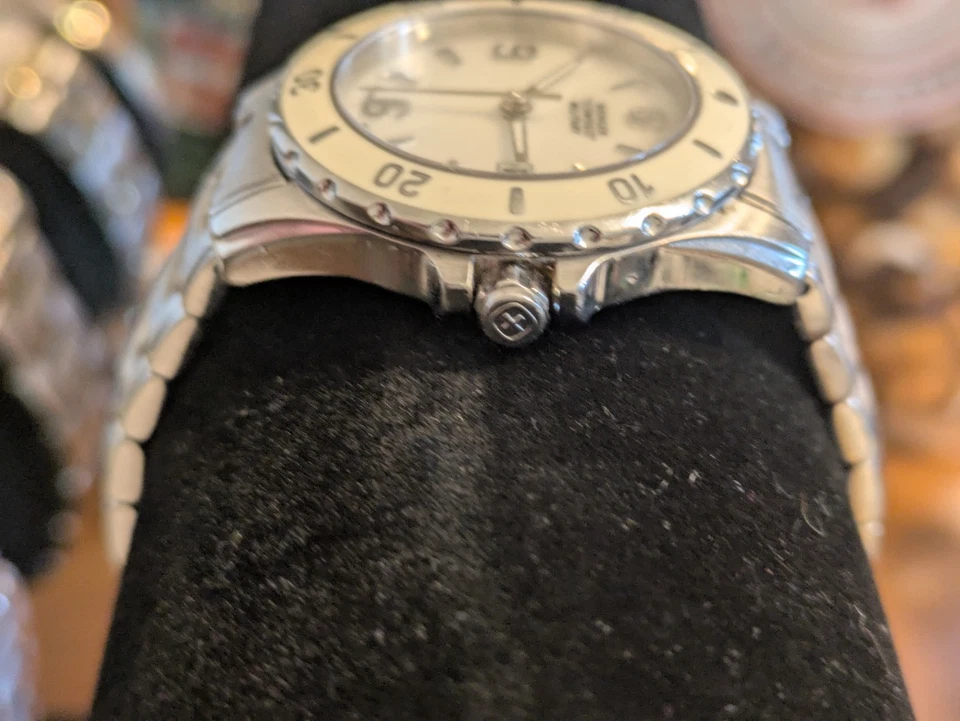 Reloj Militar Suizo Wenger Cuadrante MOP Correa de Acero Inoxidable Funciona Limpio Nuevo Batt Foto 4 de 4