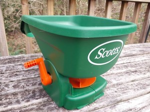 Scotts Handy Green II Hand Held Lawn Seed Fertilizer Spreader 71133