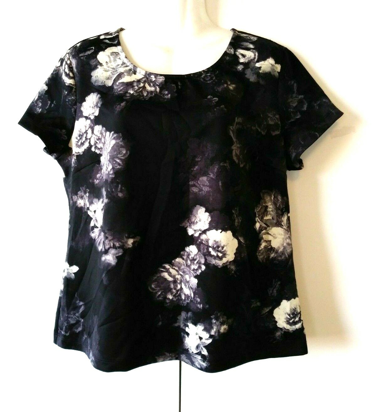 NEW WOMEN'S DRESSBARN ROZ & ALI BLACK WITH FLORAL PRINT  TOP SIZE L BNWT