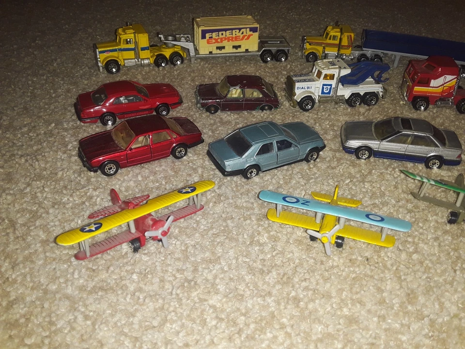 Vintage RARE Hot Wheels Matchbox Lot Car Semi Cargo Truck Trailer Planes 70s 80s - Image 3 of 4