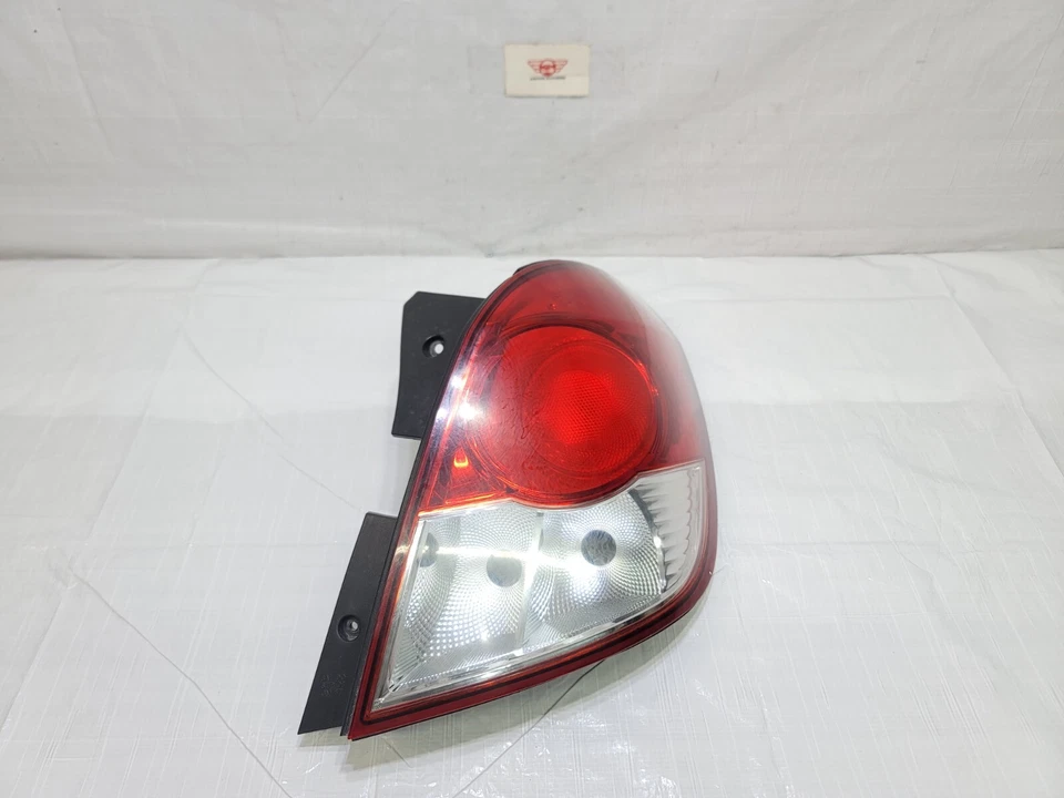 2008 2009 2010 Saturn Vue Taillight Tail Light Lamp Right Passenger OEM 96830930 - Image 2 of 4