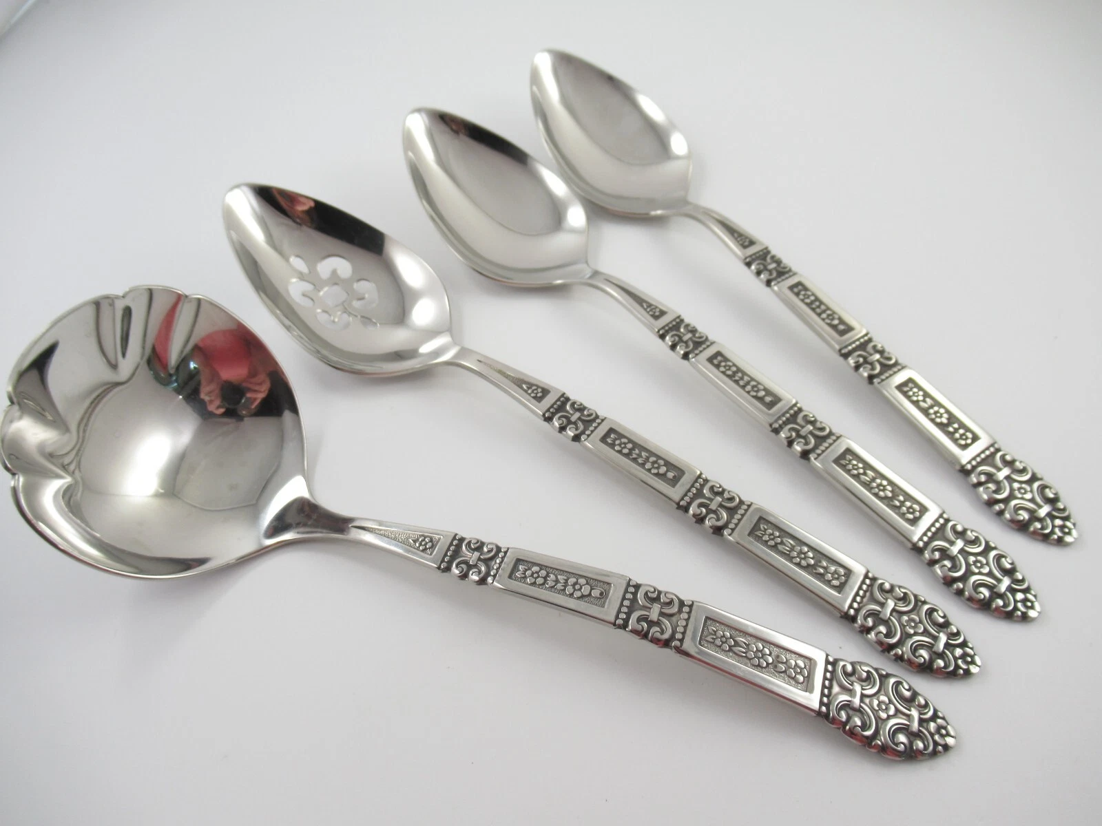 Oneida Community CORONATION 4 Serving Pieces Glossy Black Accent Stainless Steel