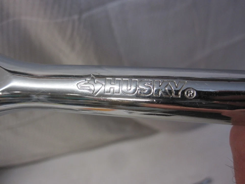 Husky 1/2 in and 3/8 in Drive Teardrop Head Ratchets - Works Great - Image 3 of 4