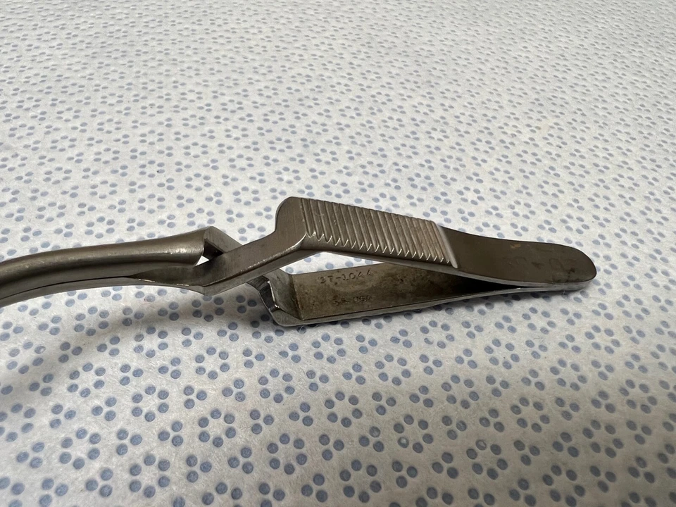 Abrazadera quirúrgica curvada para bulldog Codman 37-1044 Foto 2 de 3