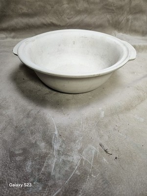 Pampered Chef USA Stoneware Round Baker w/ Handles Approx 10'' Cream White