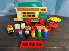 Vintage Fisher Price Little People Play Family 9942 Camper Truck. COMPLETE. NICE