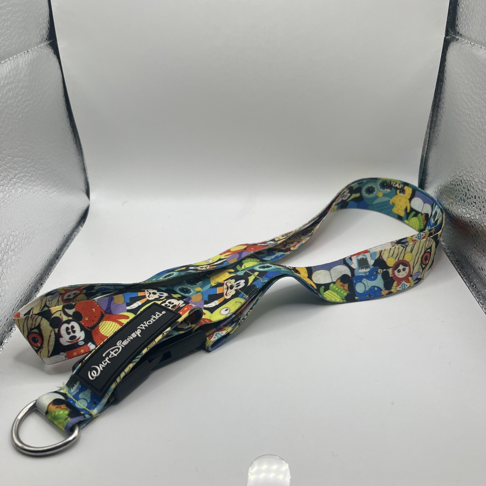 Disney WDW Vinylmation Pin Trading Lanyard Disneyland