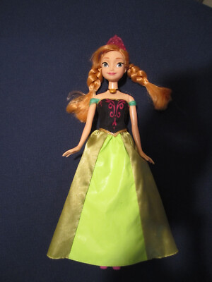 2012 Mattel Frozen Anna doll with Green Dress, necklace, shoes