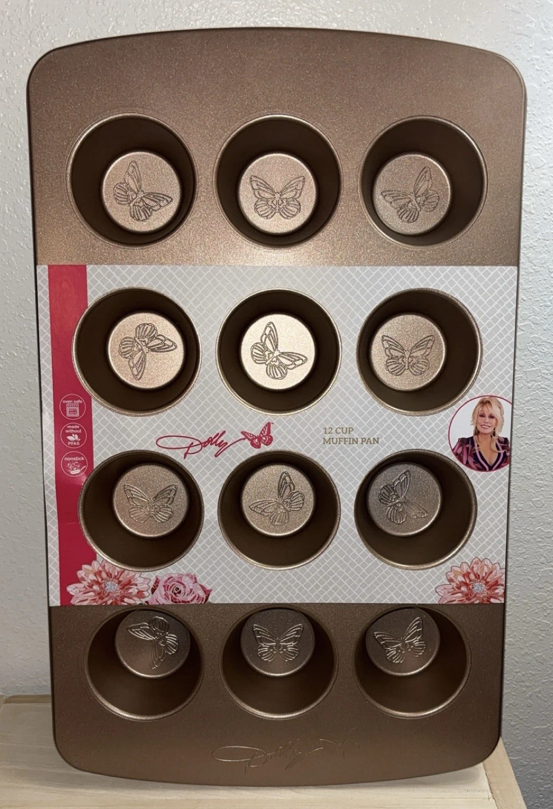 New Dolly Parton 12 Cup Muffin Pan Beautiful Butterfly 🦋 Design In Ea Cup 18x11
Opens in a new wind