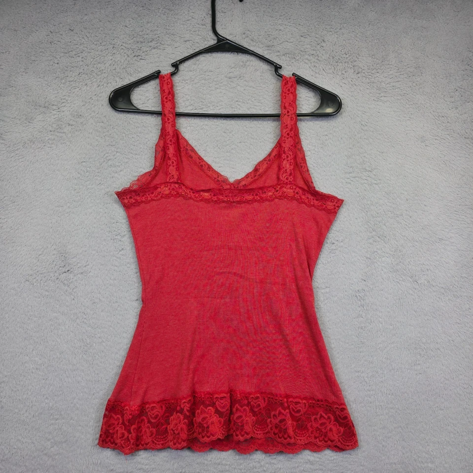 Top Maurices Para Mujer L Rojo Tejido Acanalado Floral Encaje Estilo Y2K Clásico Tanque Ajustado Foto 3 de 4