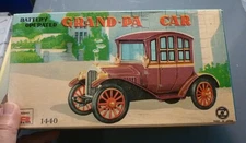 ORIGINAL VINTAGE BATTERY OPERATED GRAND PA CAR WITH BOX