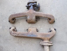 66 67 MOPAR B BODY 318 273 SMALL BLOCK EXHAUST MANIFOLDS OEM PAIR 2465719