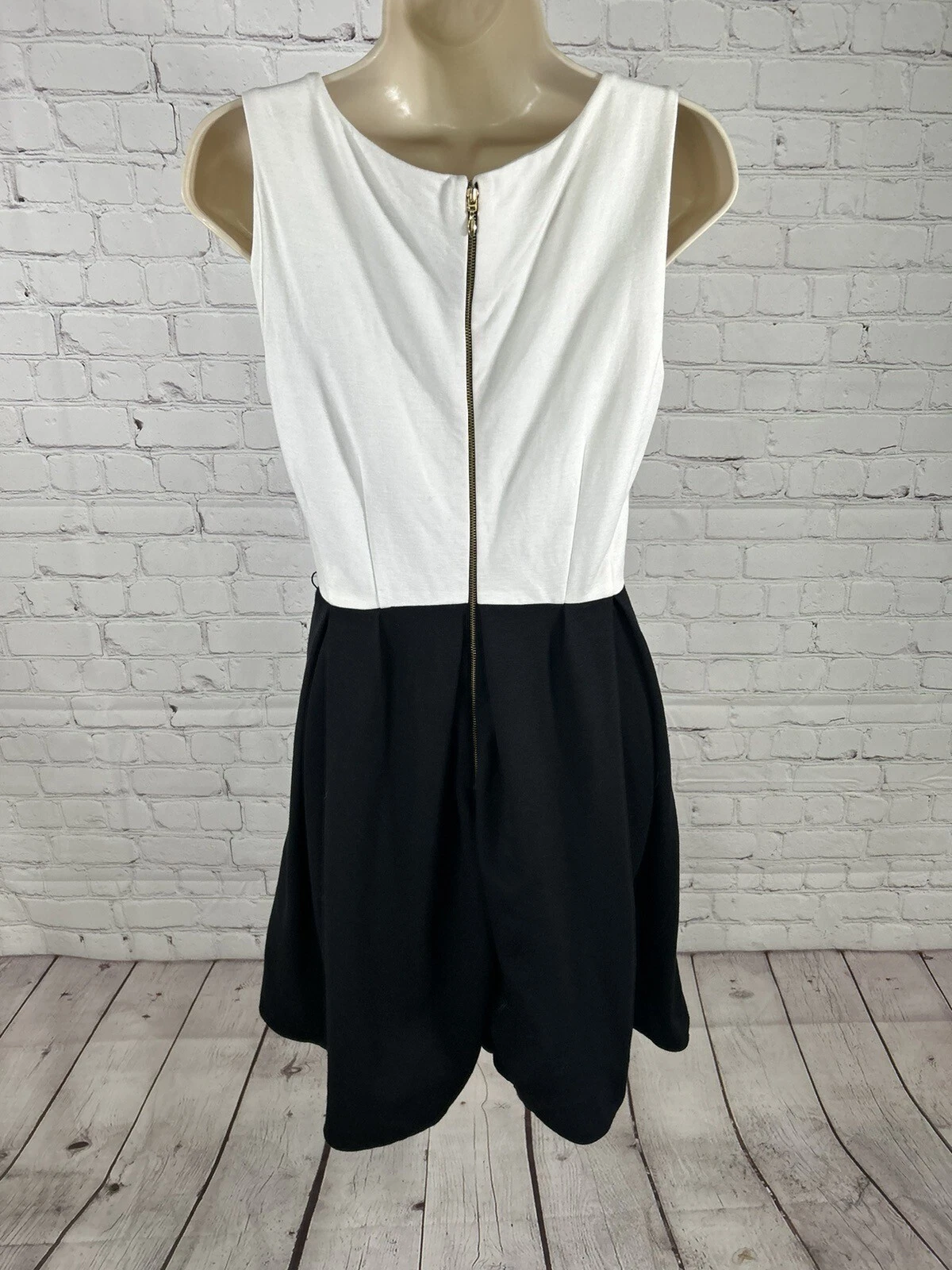 Abito Kate Spade nero bianco schiena zip senza maniche aderente e svasato con tasche S