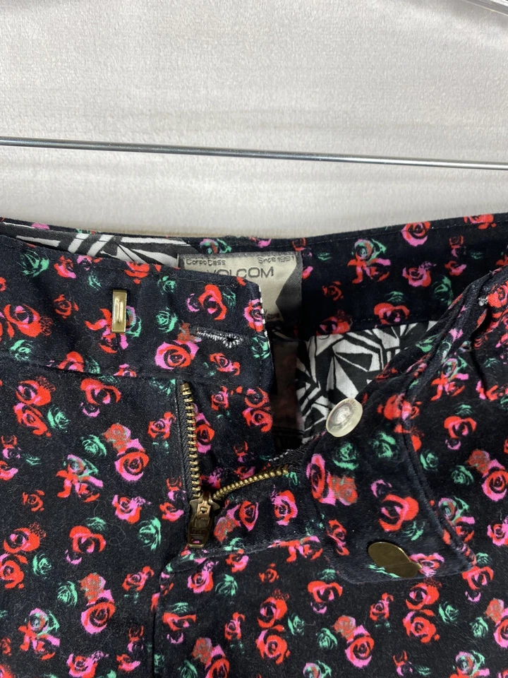 Volcom Shorts Womens Jr Sz 3 Black Rose Floral Print Short Shorts Soft Stretch - Image 3 of 4