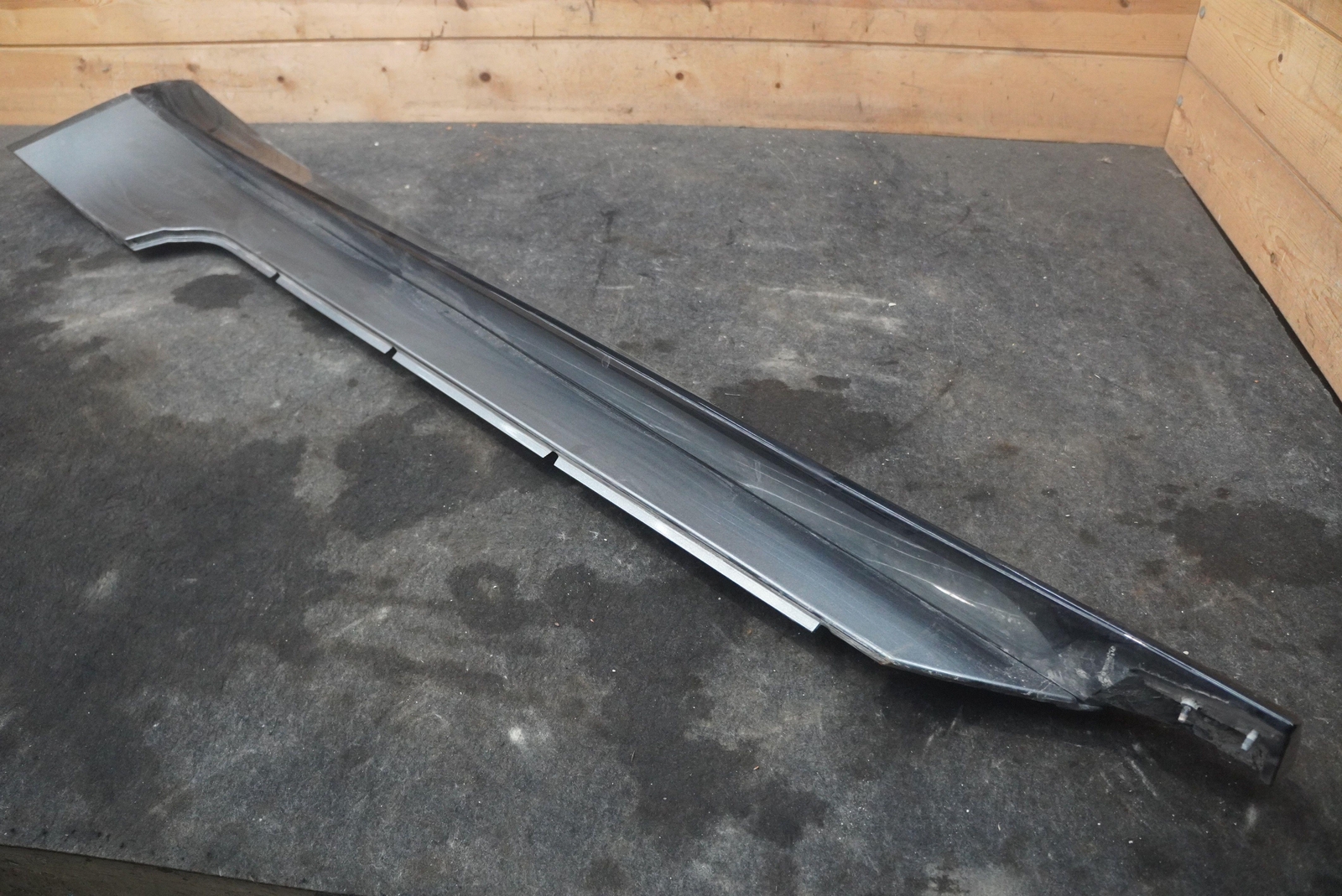 Left Rocker Panel Side Skirt Trim Blade HY53-10609-AC Aston Martin DB11 2017
