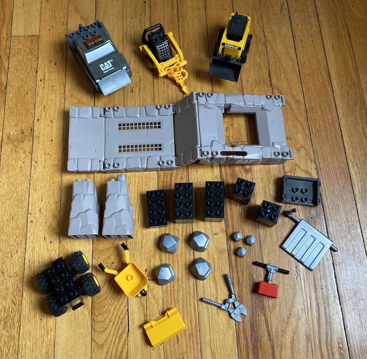Lego deals caterpillar truck