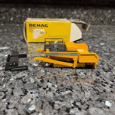 Demag DF120 Road Paver - NZG 1:50 Scale Diecast Model #231 Missing Accessories
