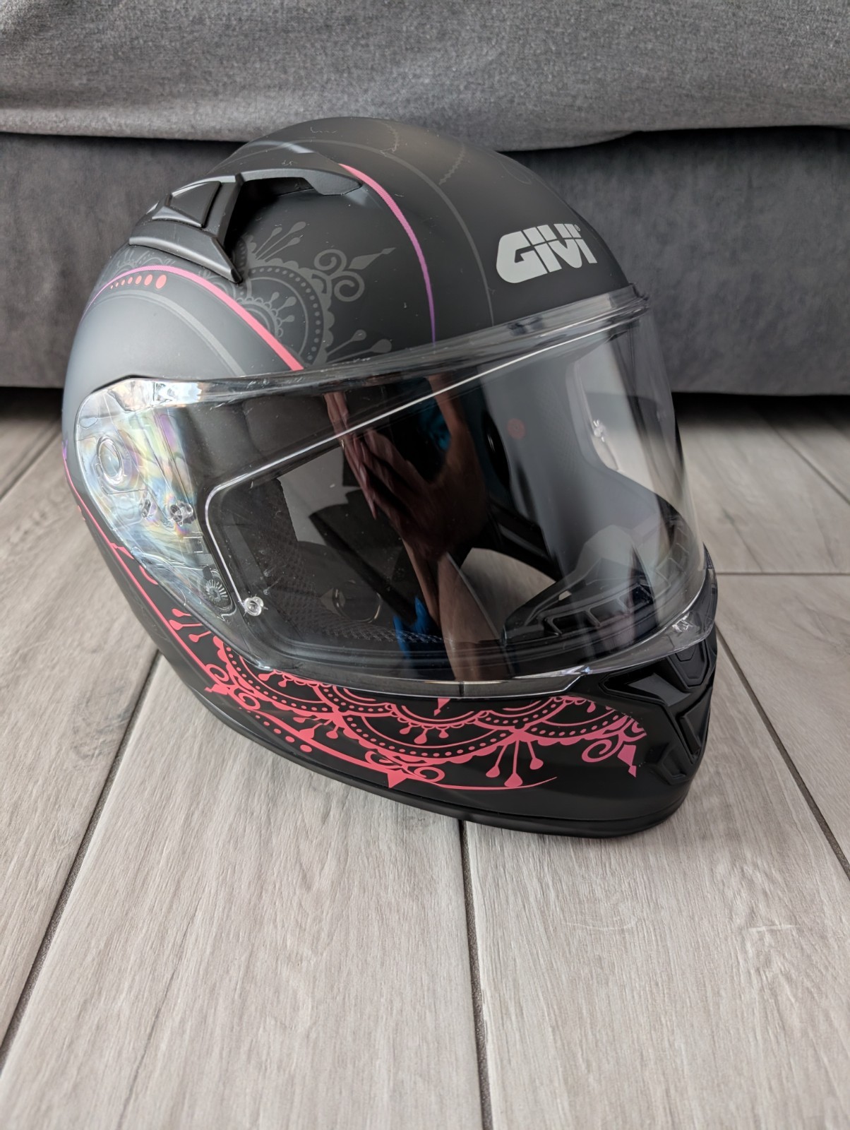 Foto 1 di 6