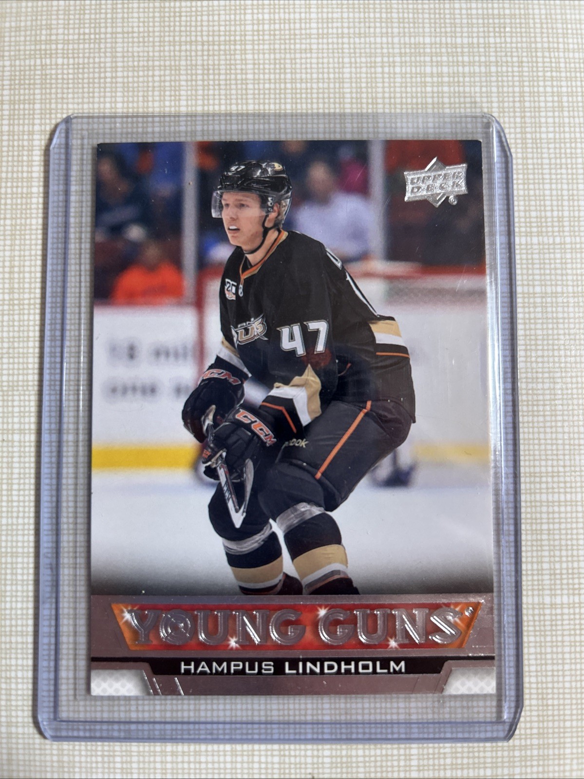 2013-14 Upper Deck - Young Guns Hampus Lindholm #499 (RC)