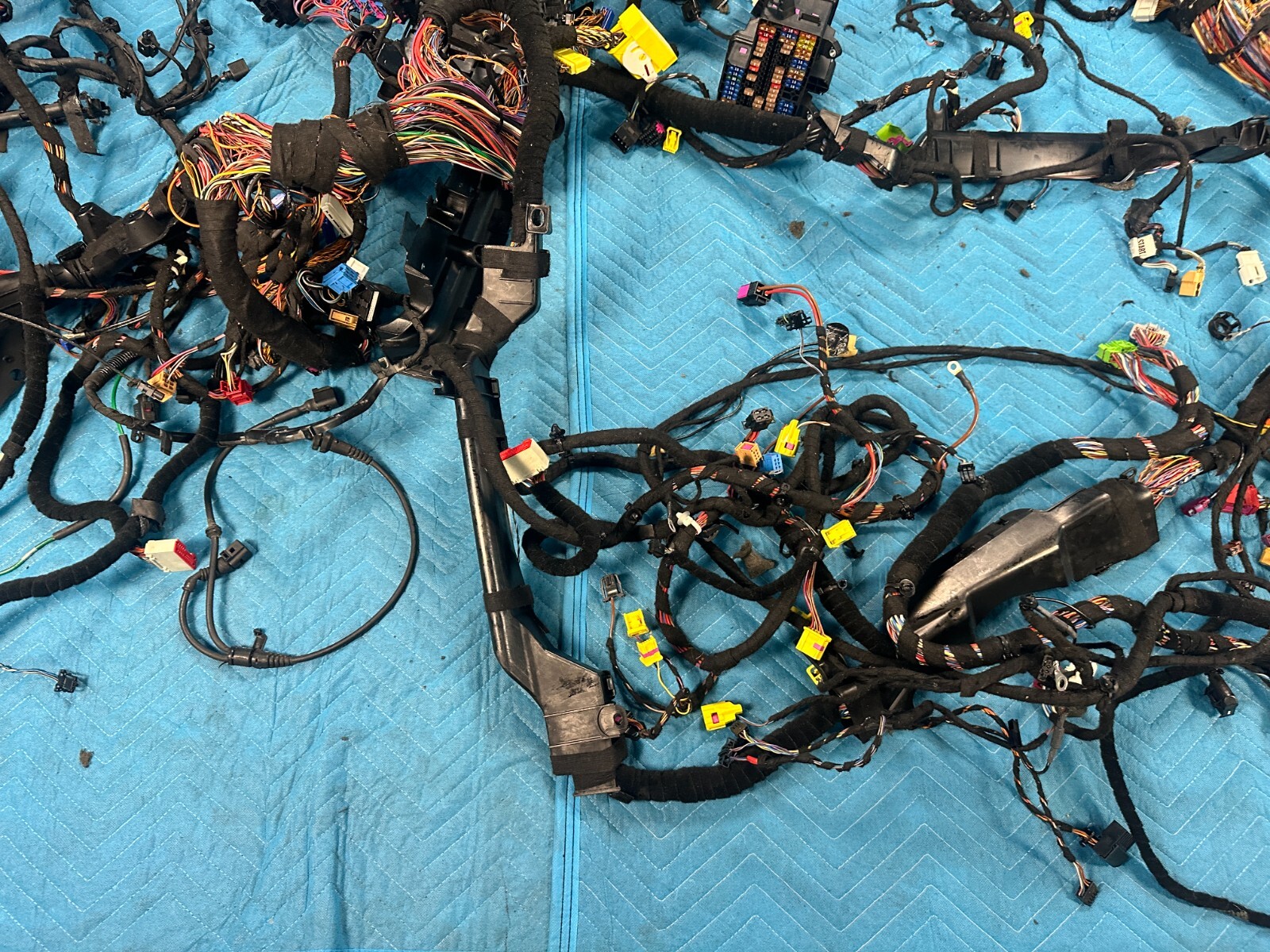 Bentley Cont Flying Spur Engine Room Bay Fuse Box & Wiring Harness 29k 2009 OEM